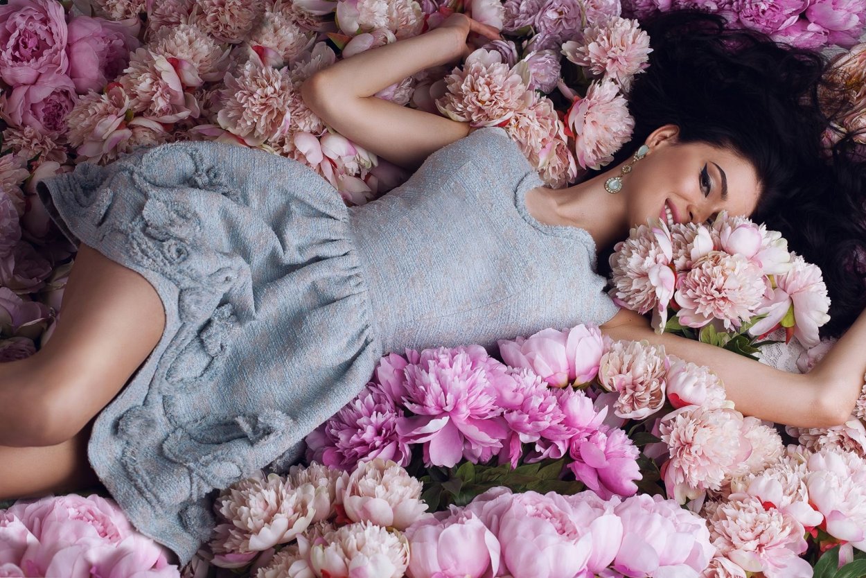 Девушка в цветах