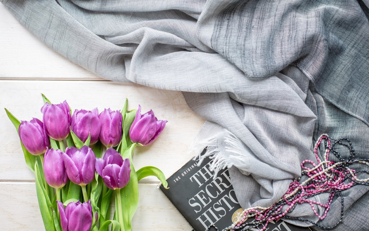 Эстетика тюльпанов на столе