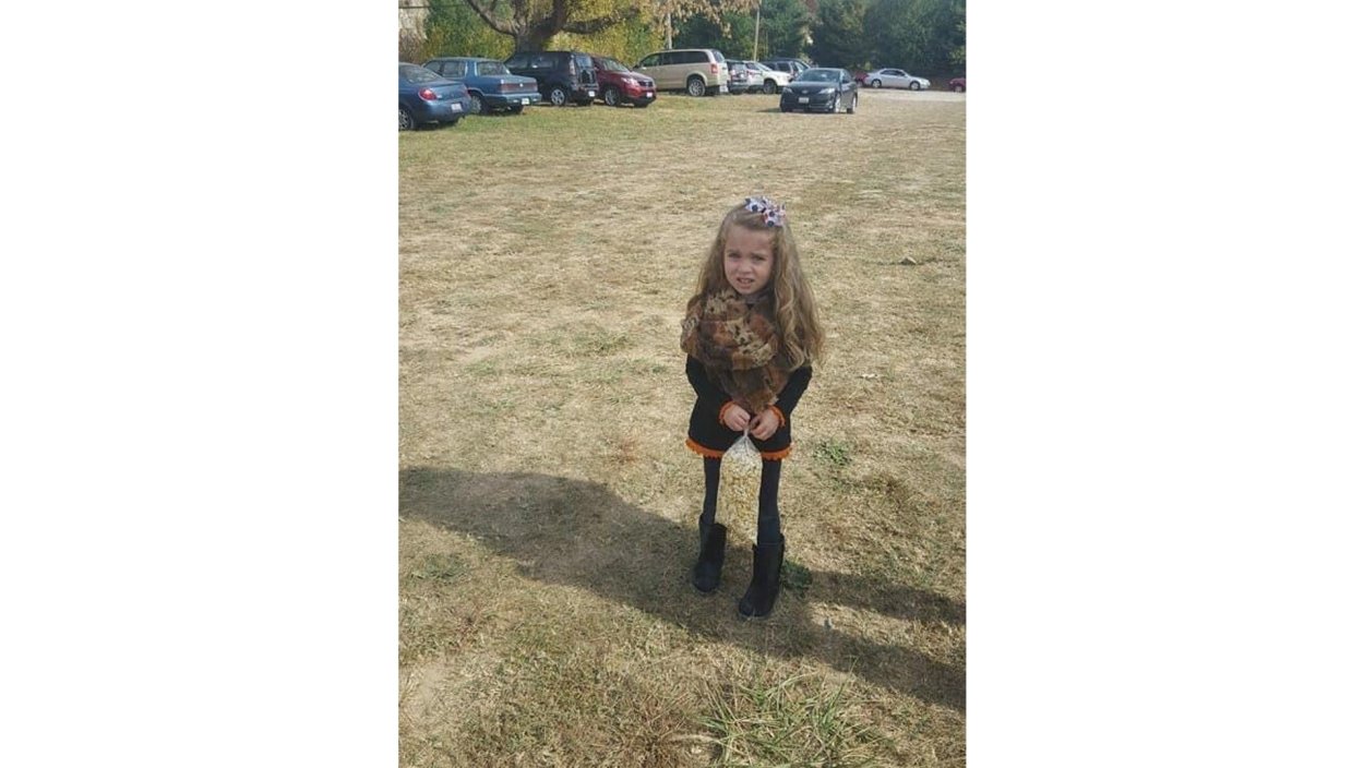 Девочка с попкорном