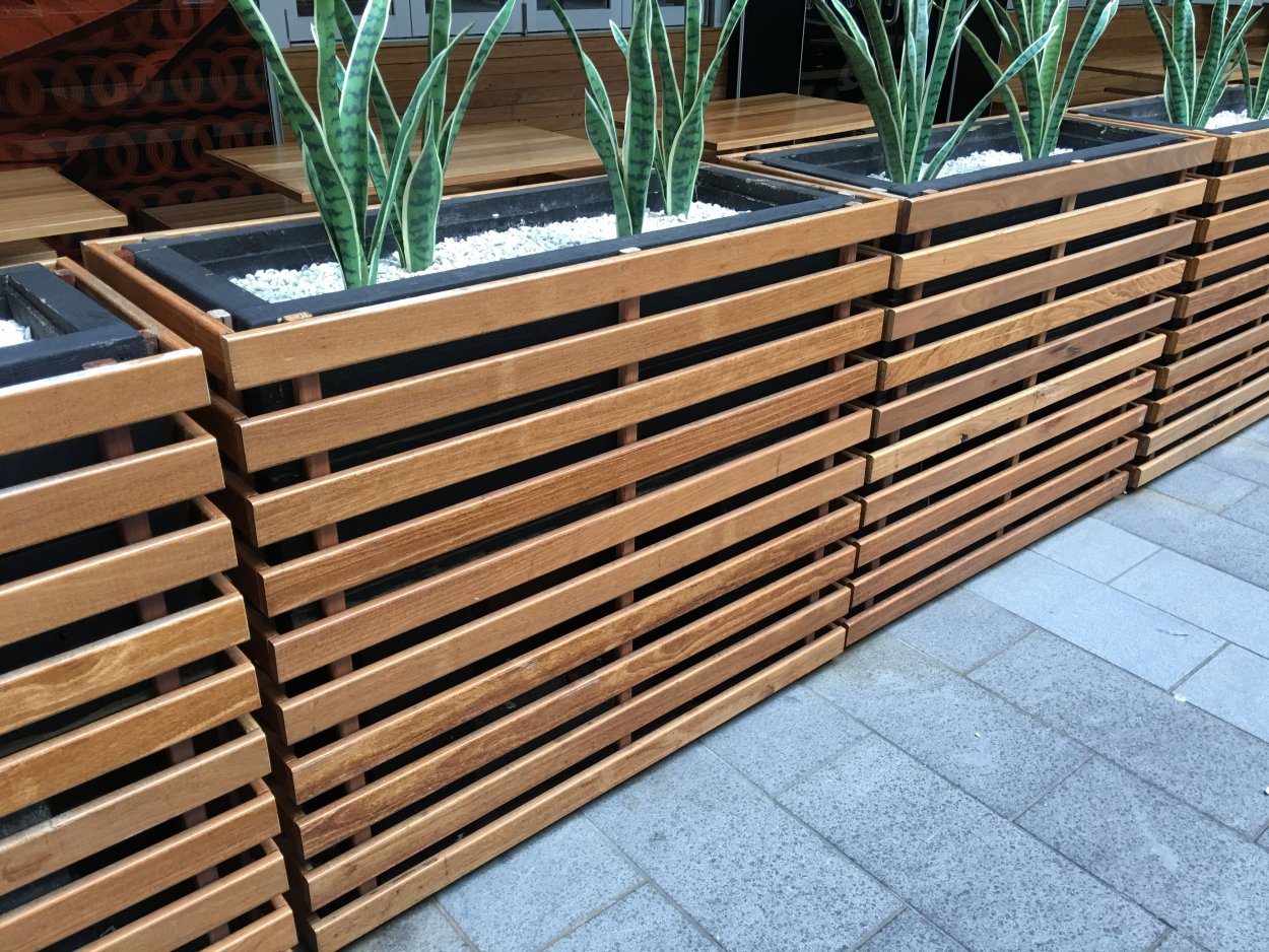 Реечное кашпо для цветов