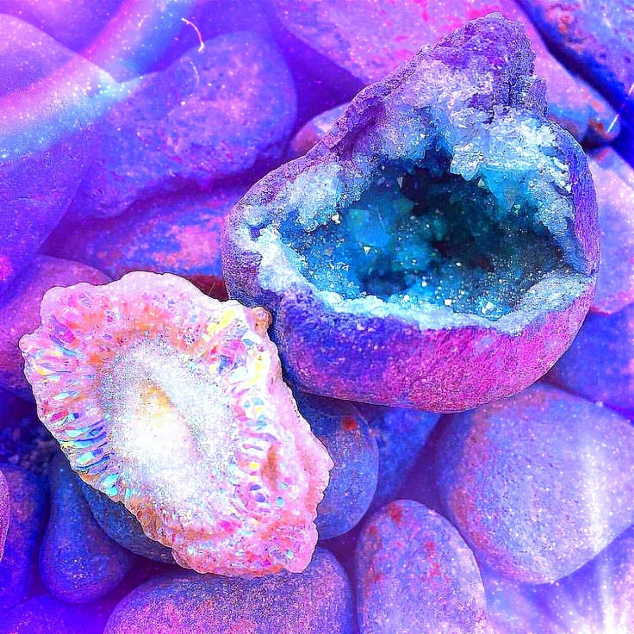 Розовый кварц жеода