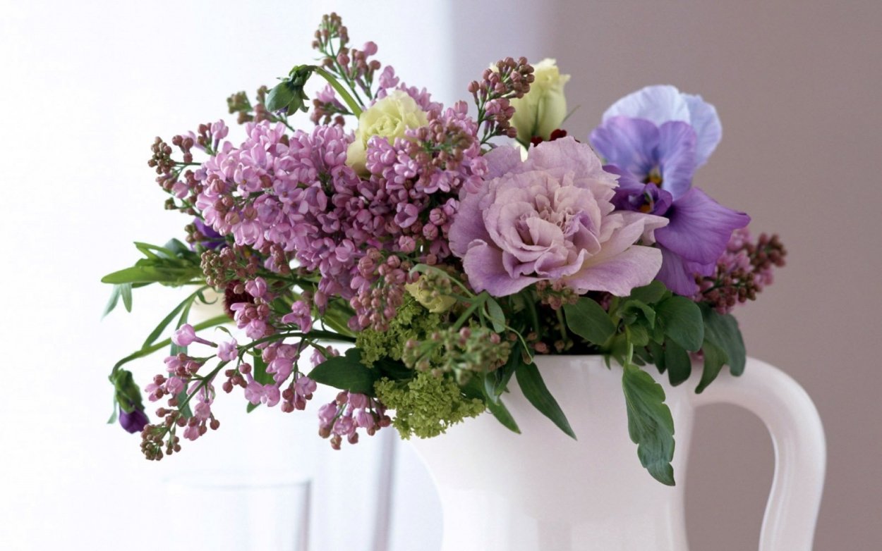 Цветы пионы сирень